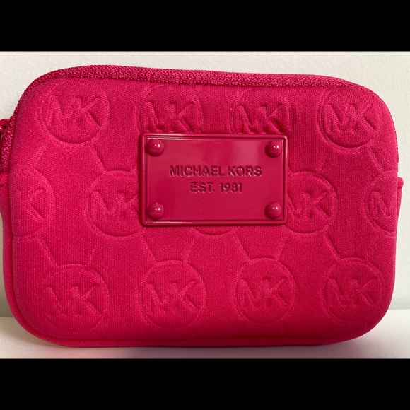 VB BUNDLE 💕  Michael Kors wristlet - Picture 3 of 6